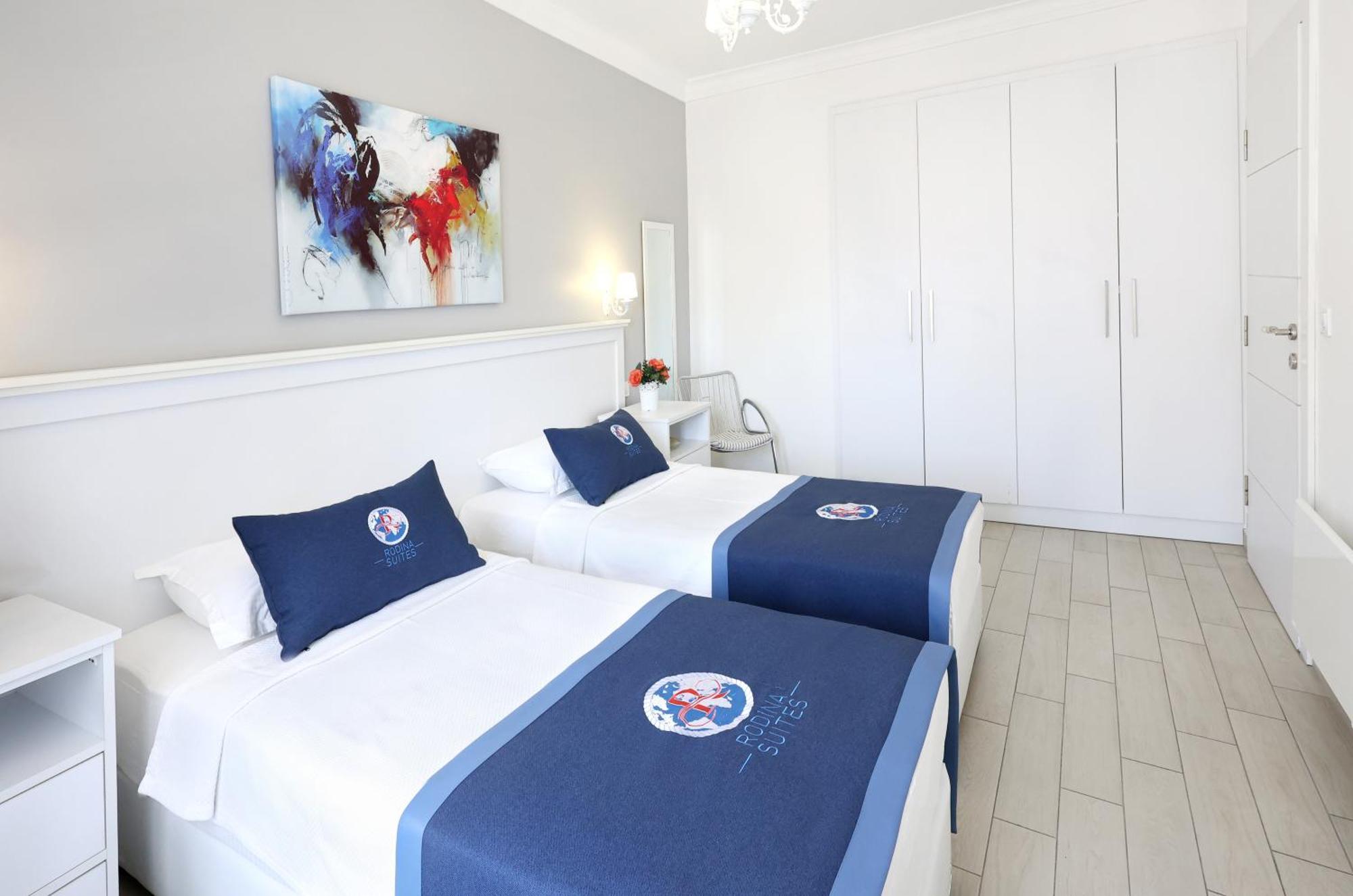 Rodina Aparthotel *